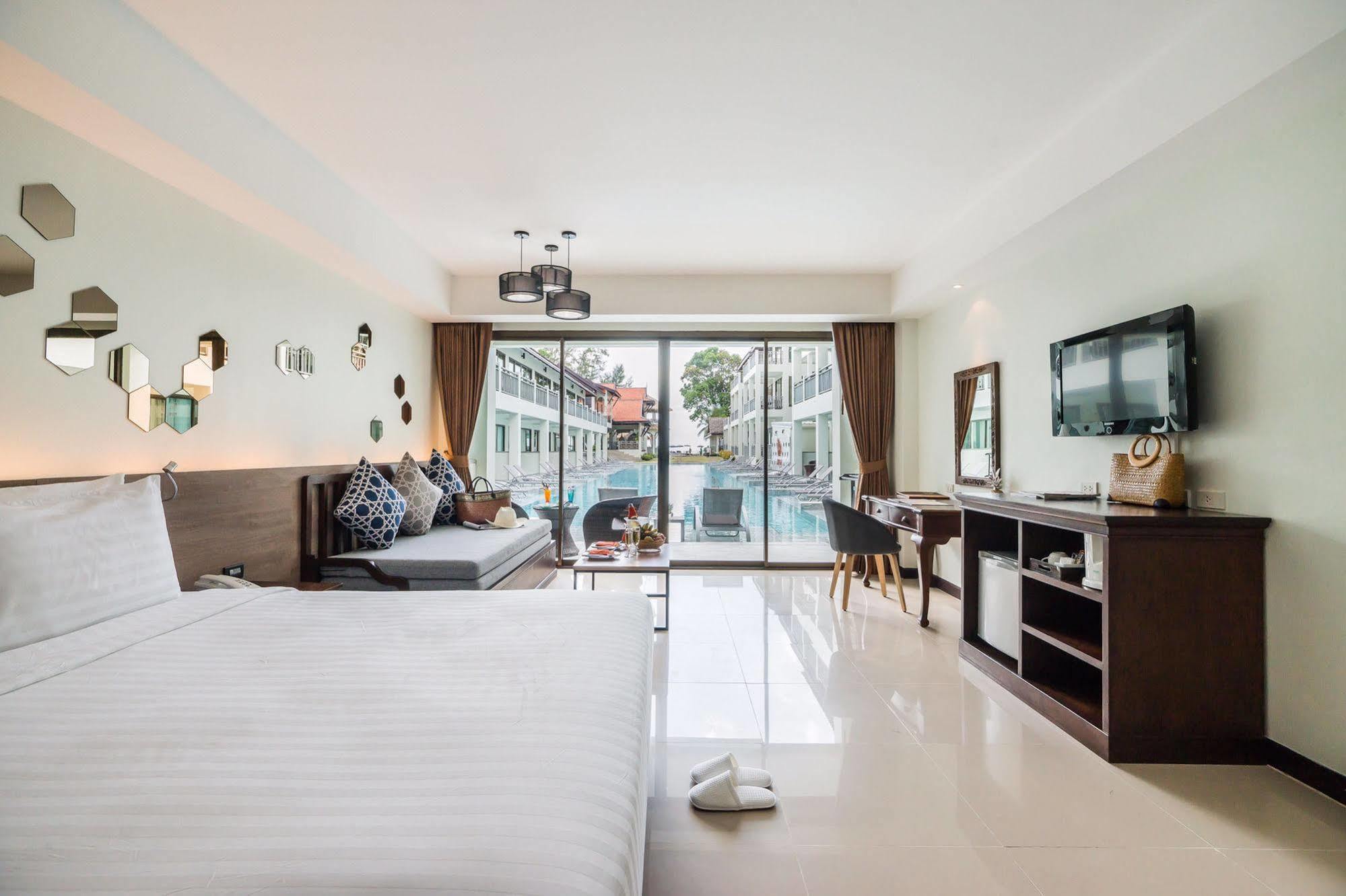 Hive Khaolak Beach Resort (Adults Only) Кхаулак Экстерьер фото